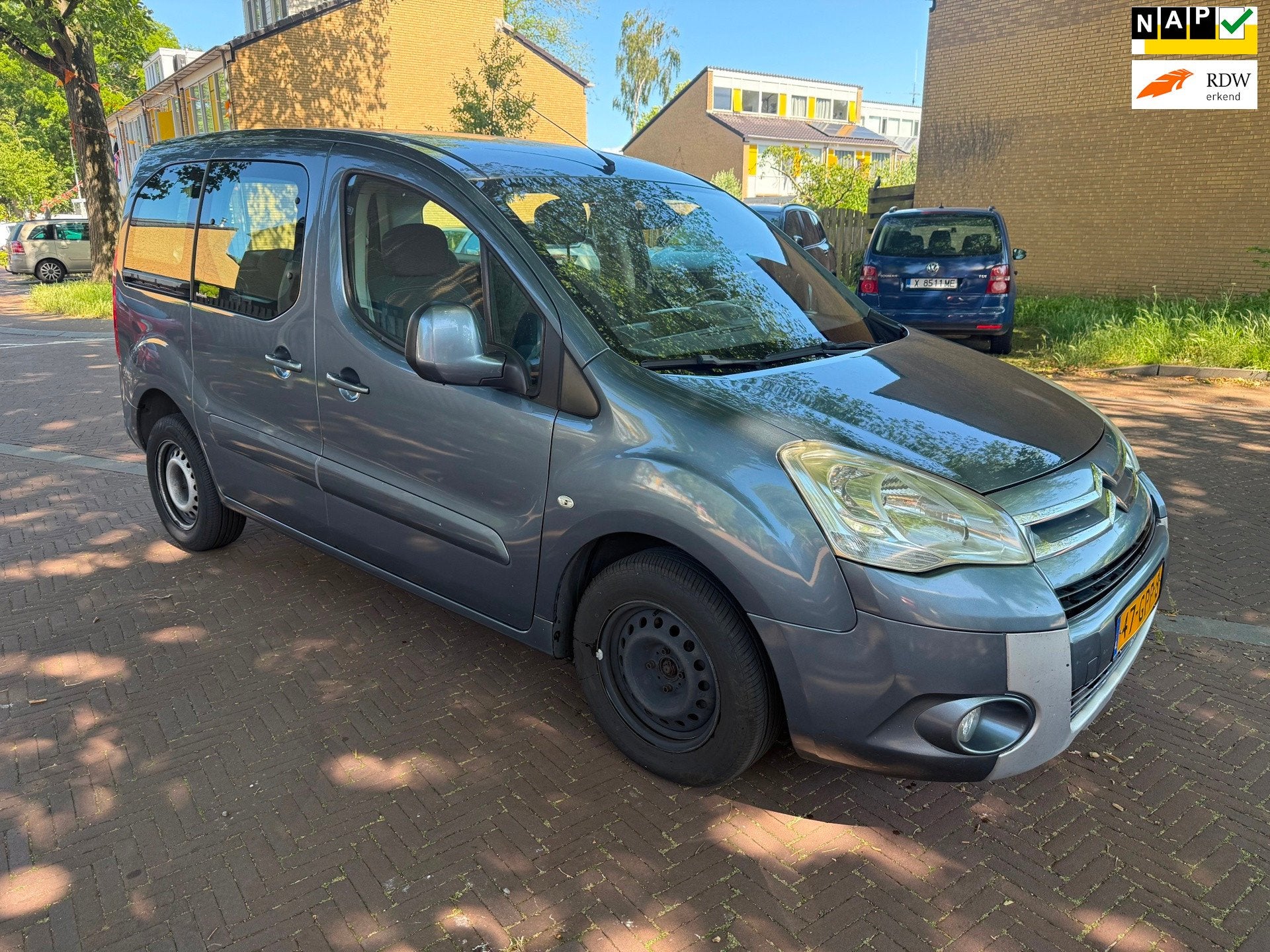 Citroen Berlingo Nieuw APK / 4X Nieuwe banden / 2X schuifdeu, Voorwielaandrijving, 4 cilinders, Origineel Nederlands, Handgeschakeld