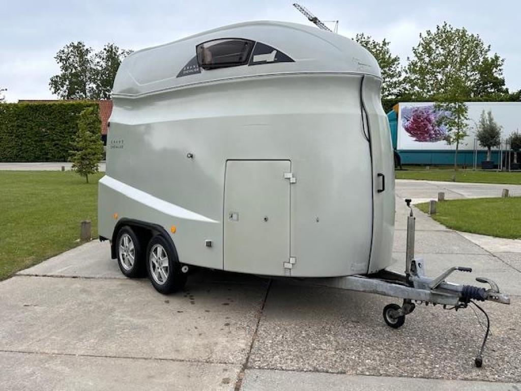 Henra UNIEK grote paardentrailer met zadelkamer, Gebruikt, 2-paards trailer