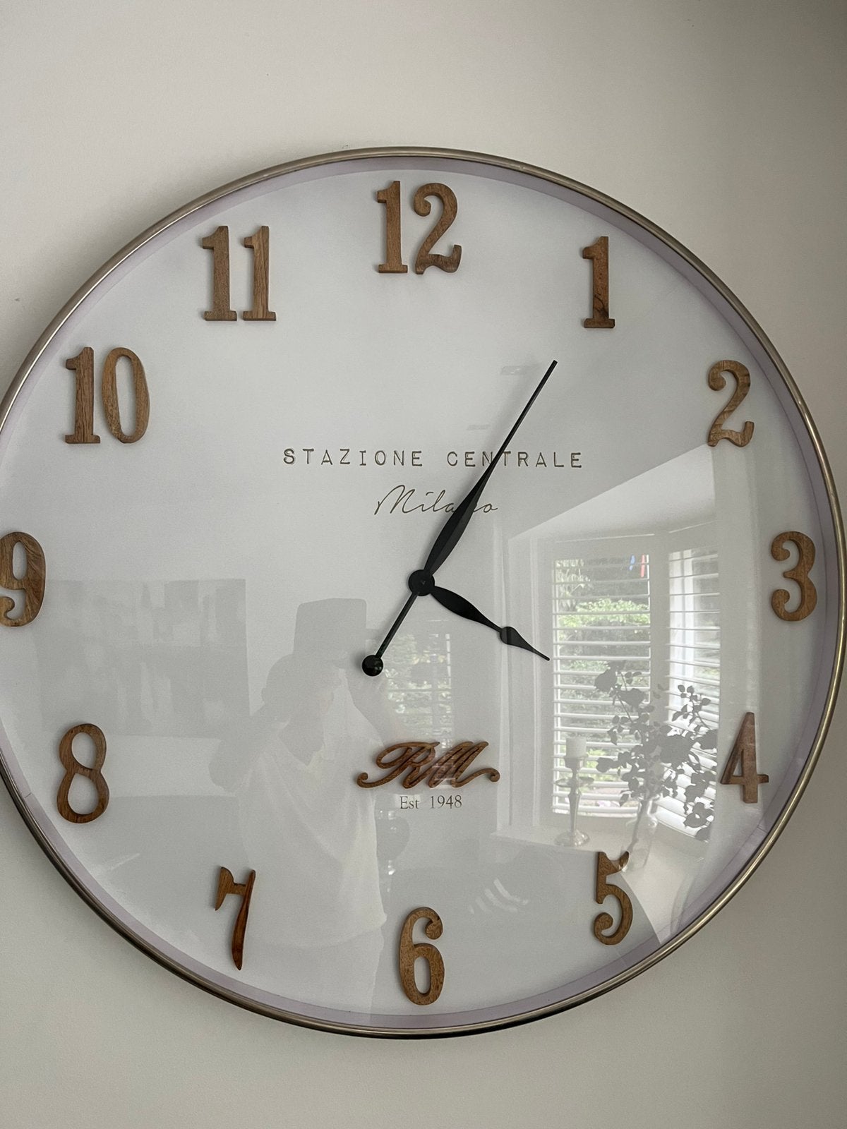 Stationsklok met een diameter van 90 cm., Huis en Inrichting, Woonaccessoires | Klokken, Ophalen, Goud, Analoog, Werkt op batterijen