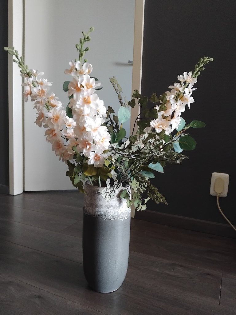 Vaas met bloemen, Ophalen, Zo goed als nieuw, Grijs, 30 cm