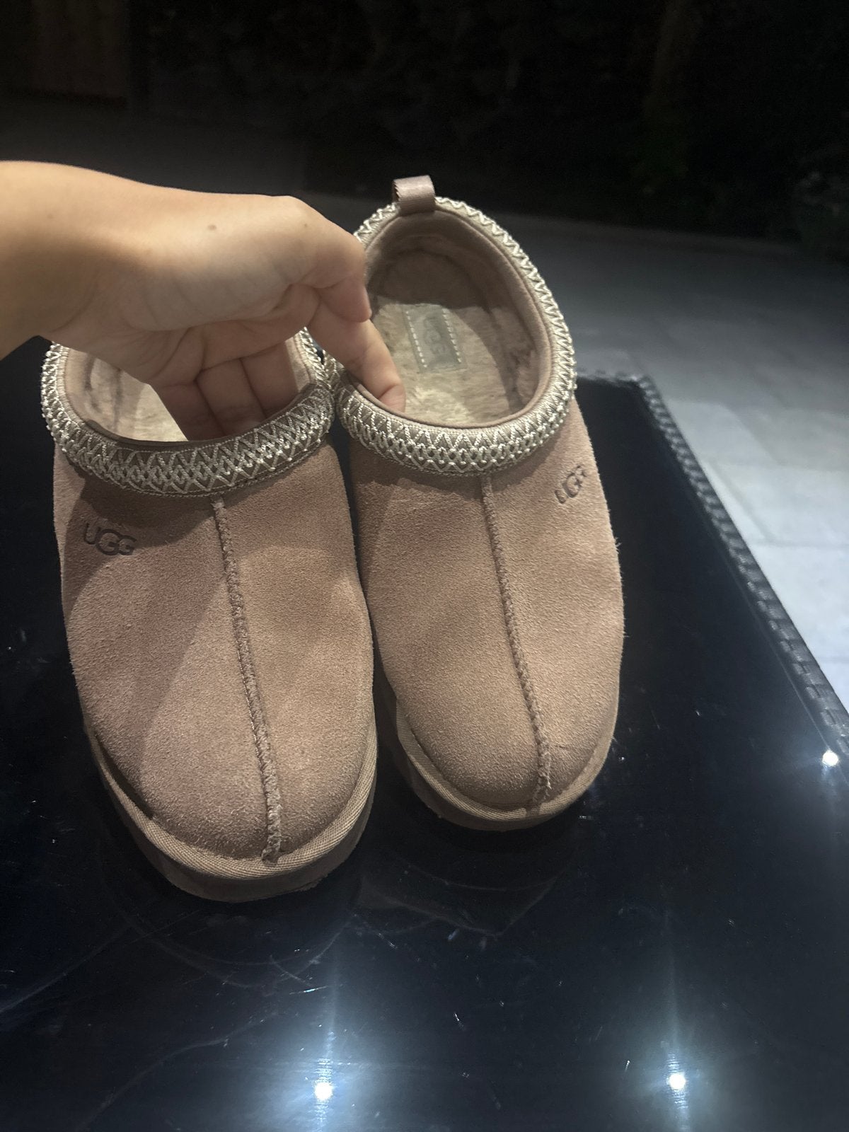 Uggs pantoffels - Gedragen, zo goed als nieuw, Kleding | Dames, Ophalen of Verzenden, Gedragen, Bruin, Pantoffels of Sloffen