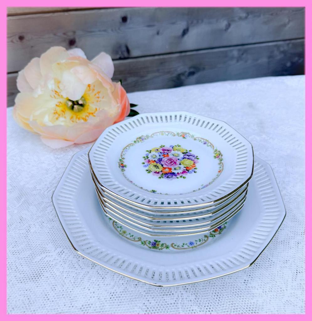 Brocant gebakset gebakstel high tea servies bordjes, Ophalen of Verzenden