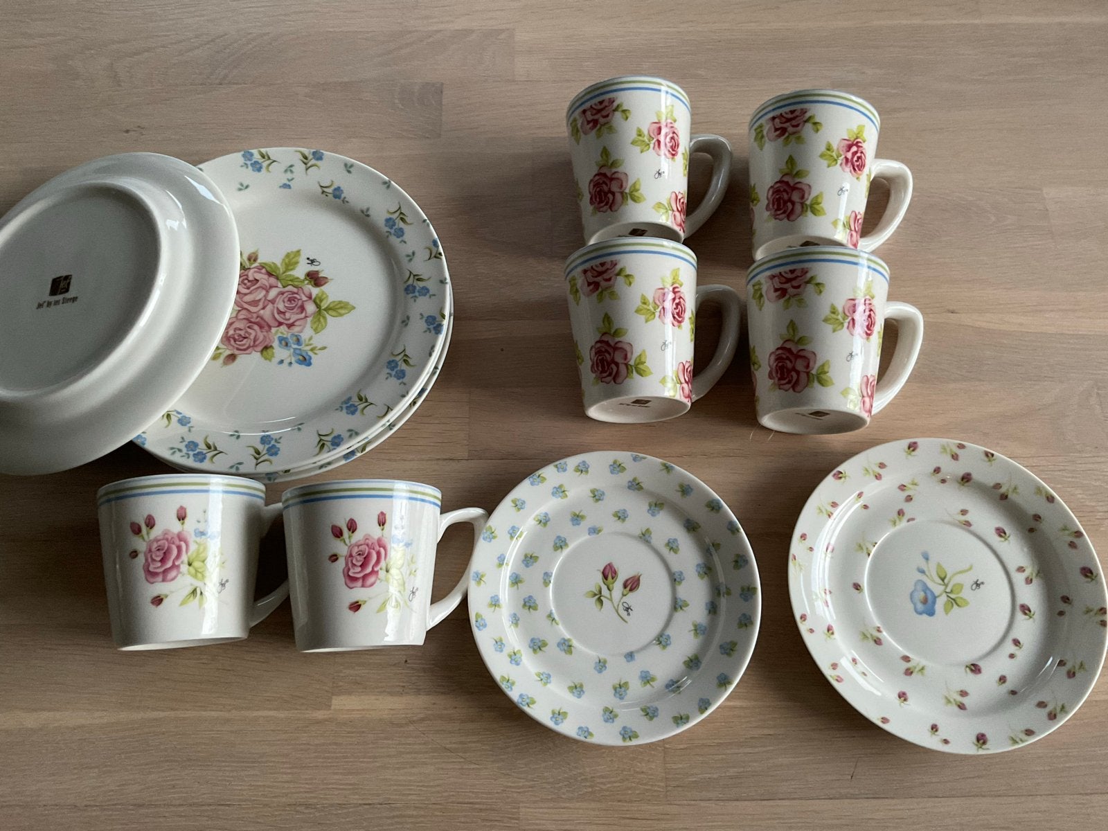 Servies  bordjes, bekers, kop en schotel.Jet by ter Steege, Gebruikt, Keramiek, Vintage, Ophalen of Verzenden