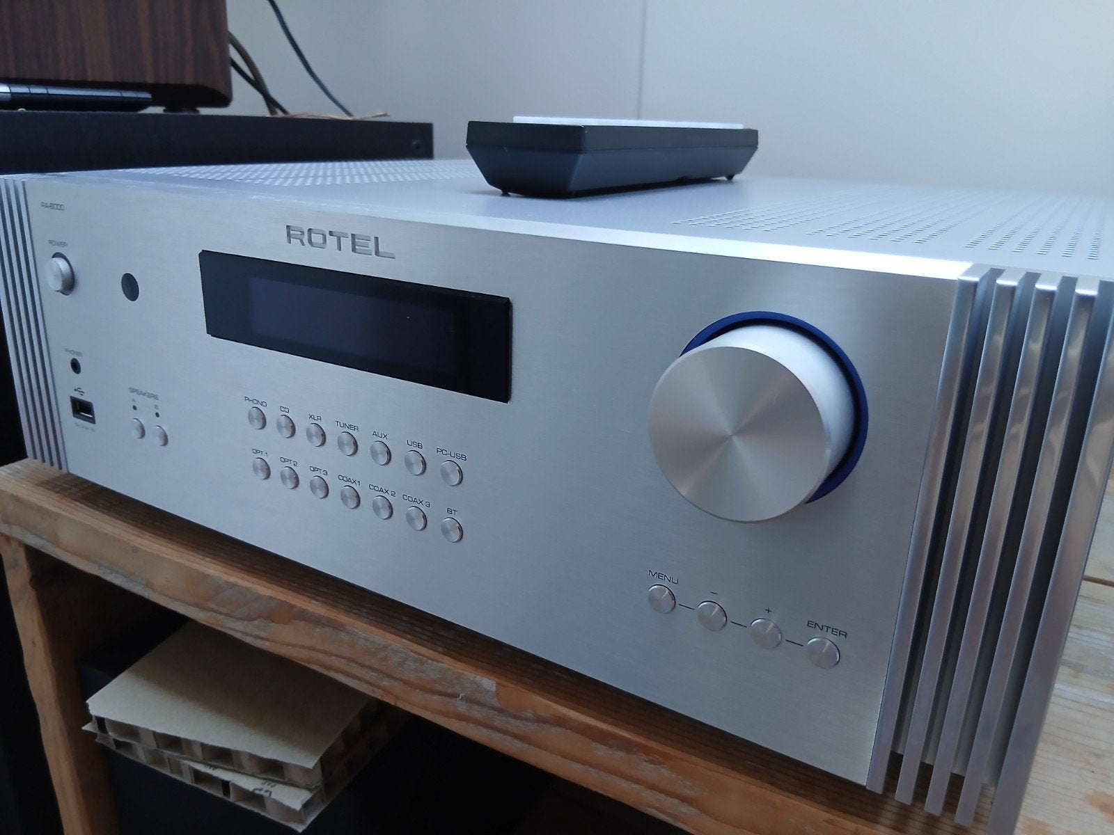 Rotel RA-6000, Ophalen, Zo goed als nieuw, 120 watt of meer, Overige merken