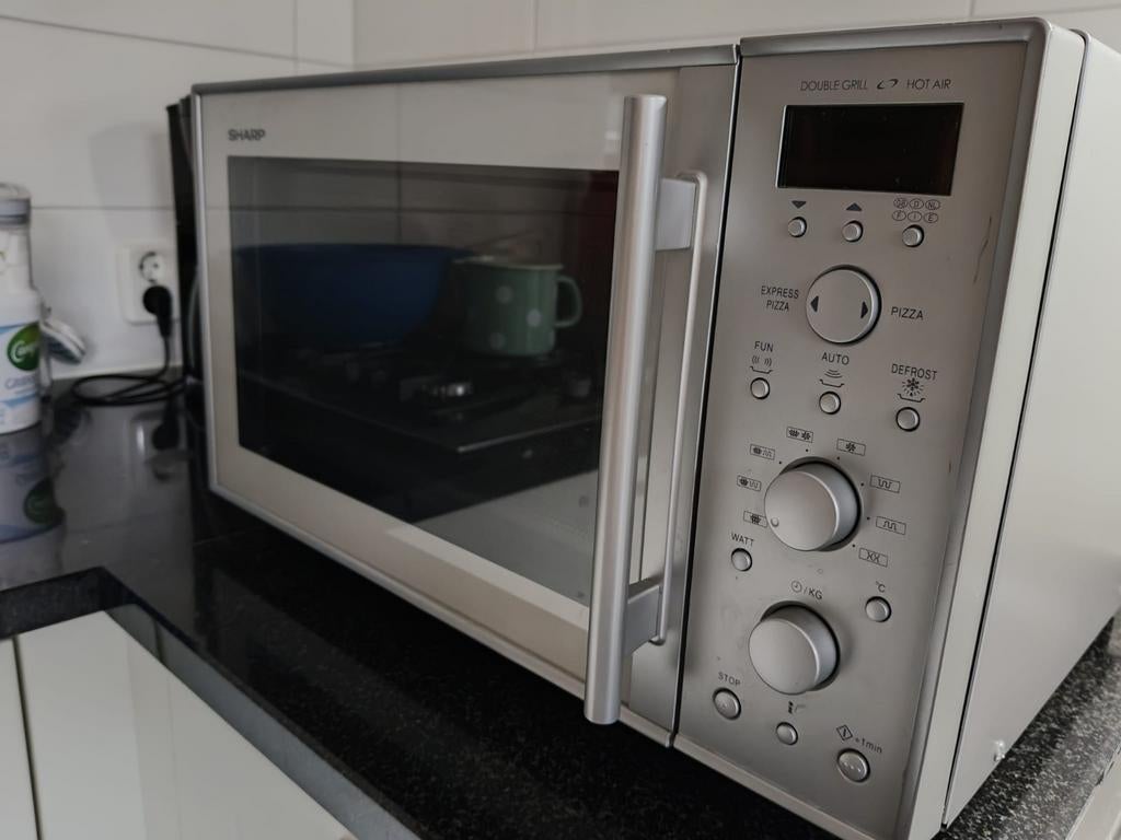 Sharp Combimagnetron met Grill en Hete Lucht, Combimagnetron, Gebruikt, Ophalen of Verzenden, Vrijstaand