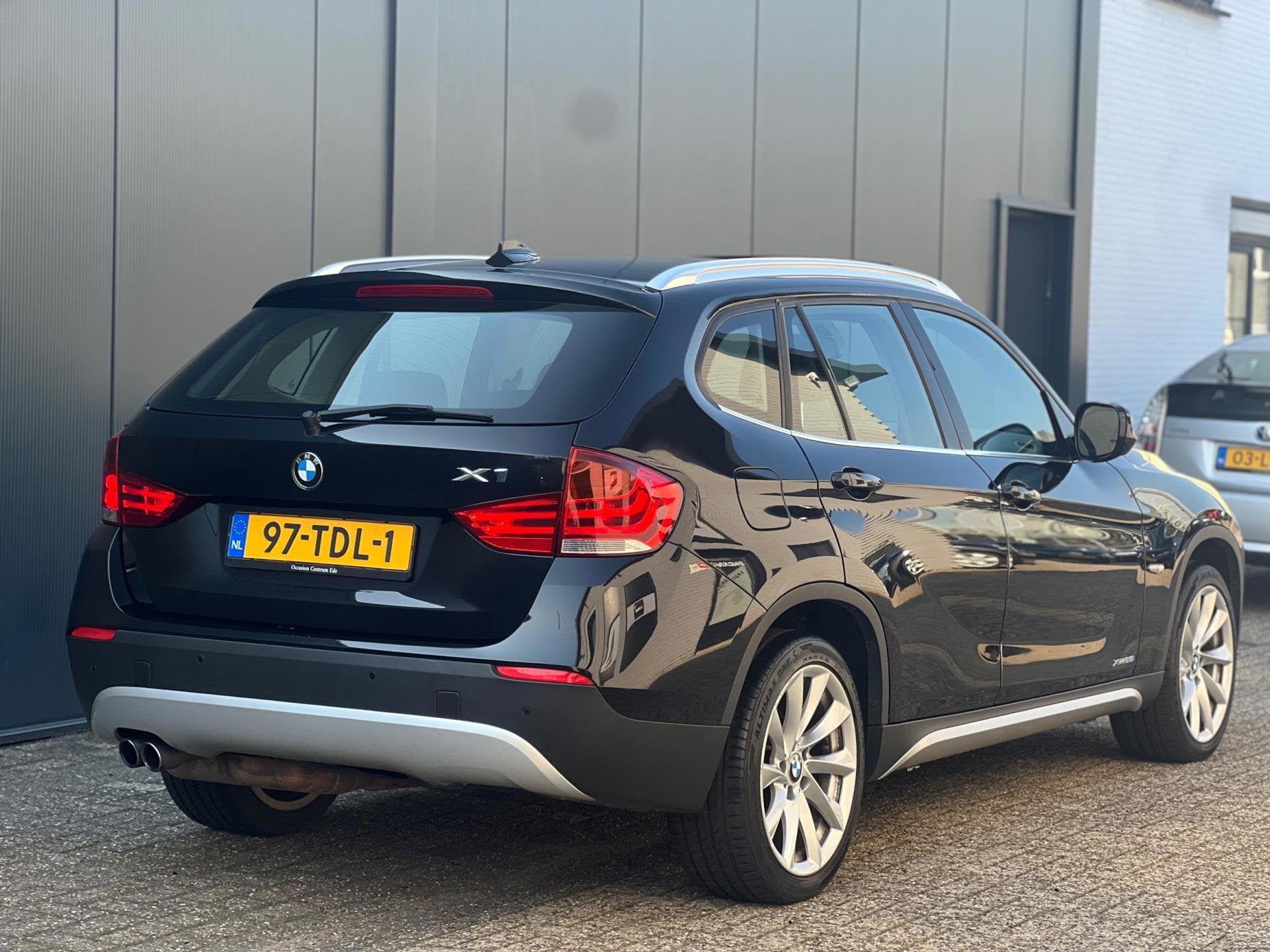 BMW X1 XDrive28i Pano|Leder|Navi Prof.|NAP|, Auto's, Gebruikt, 4 cilinders, 2000 kg, Zwart