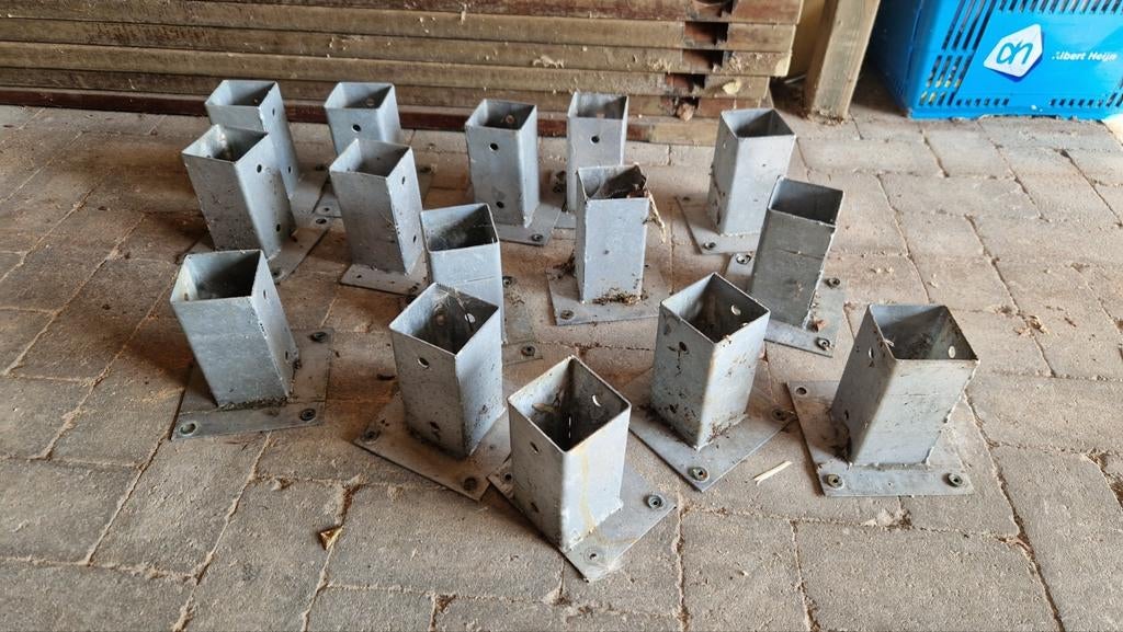 Te koop, 15 paalhouders voor balustrade, pergola, schutting, Minder dan 3 m³, Ophalen of Verzenden