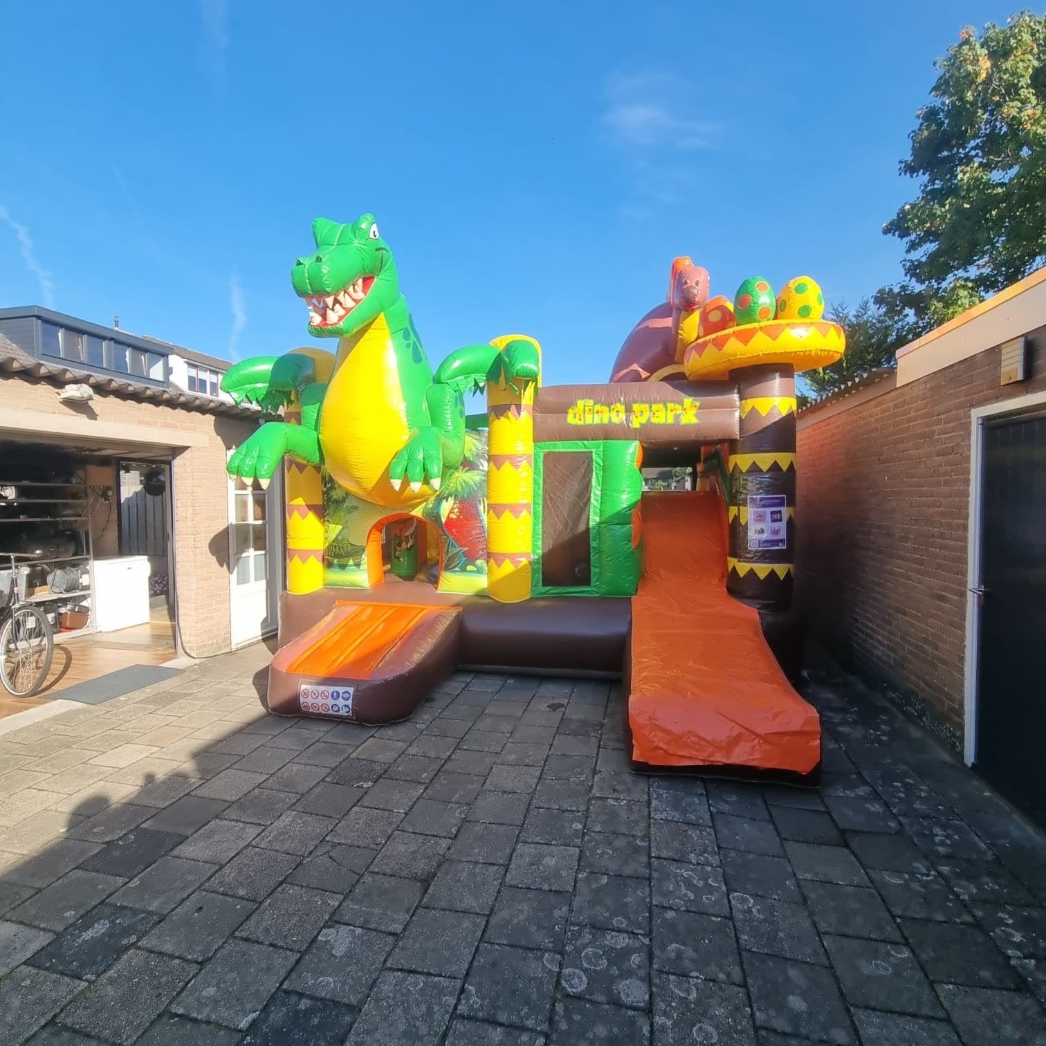 Springkussen 'Dino' te huur, Ophalen of Verzenden, Zo goed als nieuw, Overige