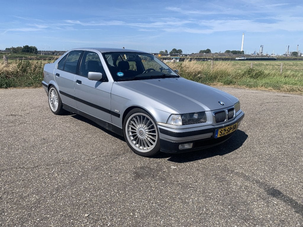 BMW E36 316i Sedan 1998 - Handgeschakeld, Auto's, BMW, 1596 cc, 1250 kg, 4 cilinders, Particulier