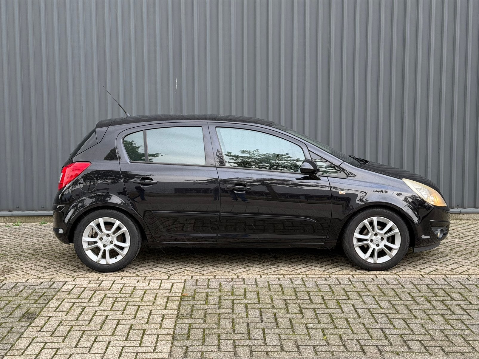 Opel Corsa 1.4 16V 5D WR Zwart Fietsdrager, Auto's, Voorwielaandrijving, 1063 kg, 4 cilinders, Origineel Nederlands