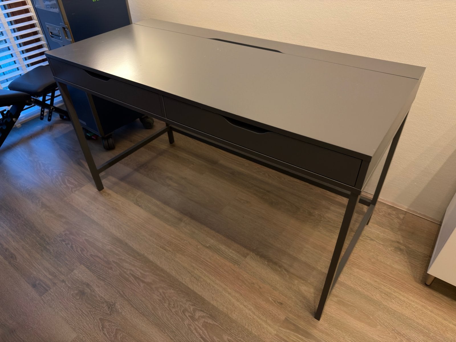 IKEA ALEX Bureau Grijs met Lades en Kabelgoot, Gebruikt, Hout, Kabelgoot, Ophalen of Verzenden