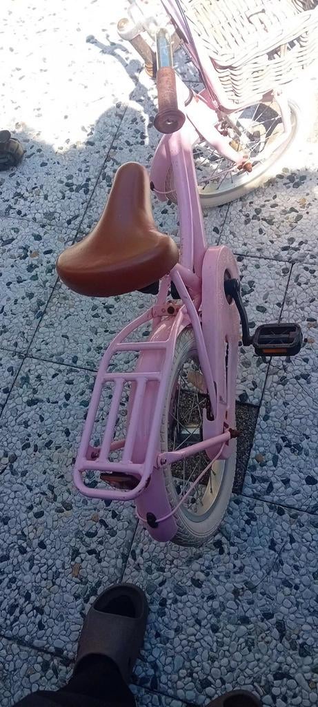 Roze kinderfiets 16 inch met mandje en bagagedrager, Terugtraprem, Gebruikt, Onbekend, Ophalen of Verzenden
