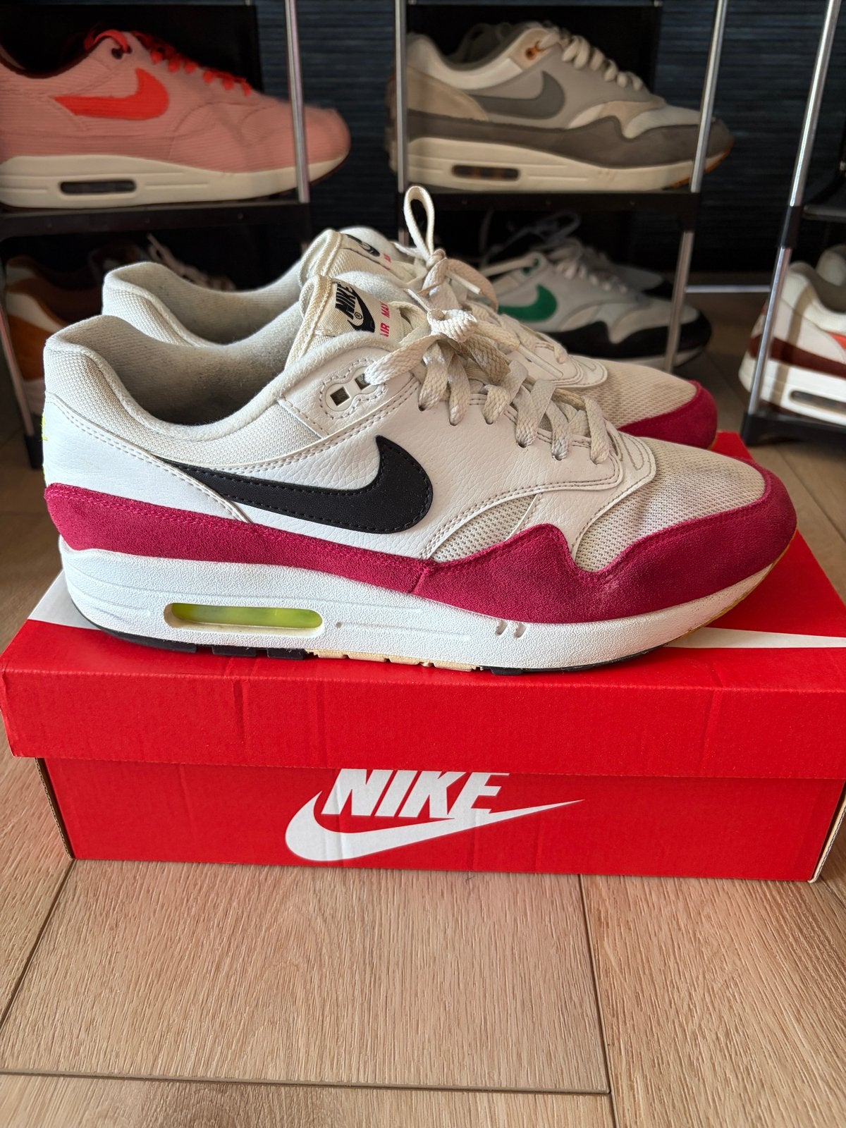 Nike Air Max 1 Pink Volt Rush Maat 45, Kleding | Heren, Schoenen, Ophalen of Verzenden, Gedragen, Overige kleuren, Sneakers of Gympen