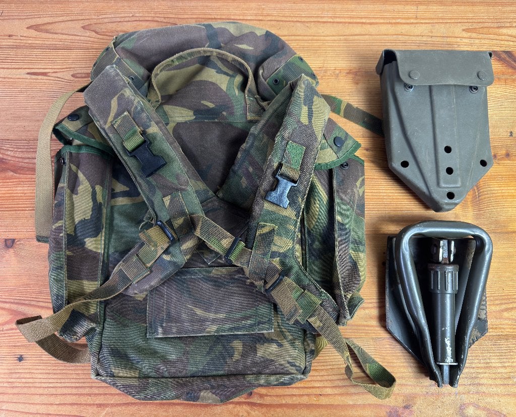 camouflage rugzak en een opvouwbare schep, Verzamelen, Militaria | Algemeen, Ophalen of Verzenden, Landmacht, Nederland, Overige typen