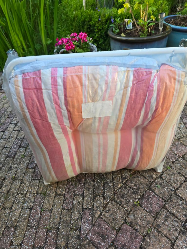 Comfortabel inklapbaar ligbed met kussen, Tuin en Terras, Ligbedden, Ophalen of Verzenden, Nieuw, Metaal, Verstelbaar