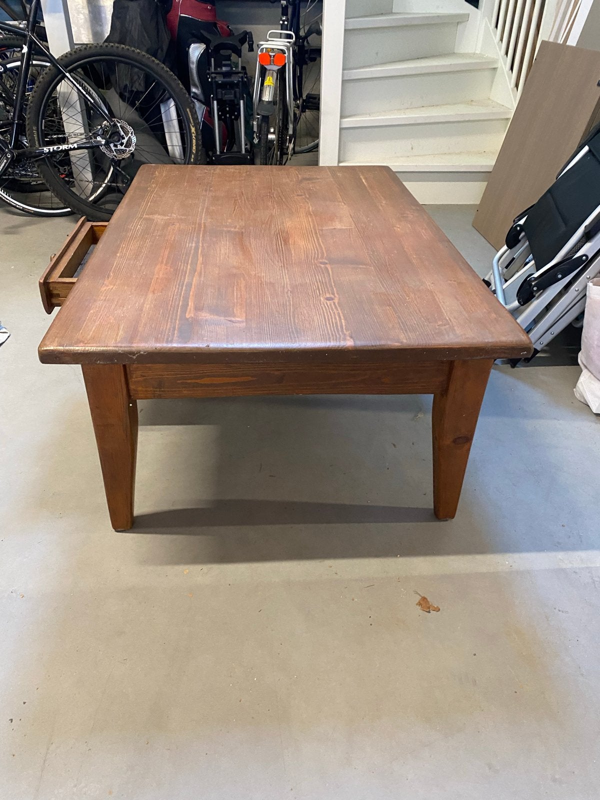 Robuuste houten salontafel met lade, Ophalen, Gebruikt, 100 tot 150 cm, 50 tot 100 cm