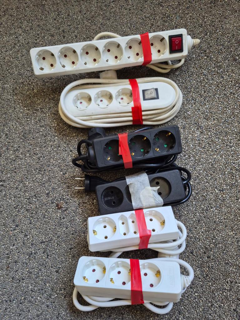 Diverse stekkerdozen met en zonder schakelaar, Doe-het-zelf en Verbouw, Elektra en Kabels, Ophalen of Verzenden, Gebruikt, Stopcontact