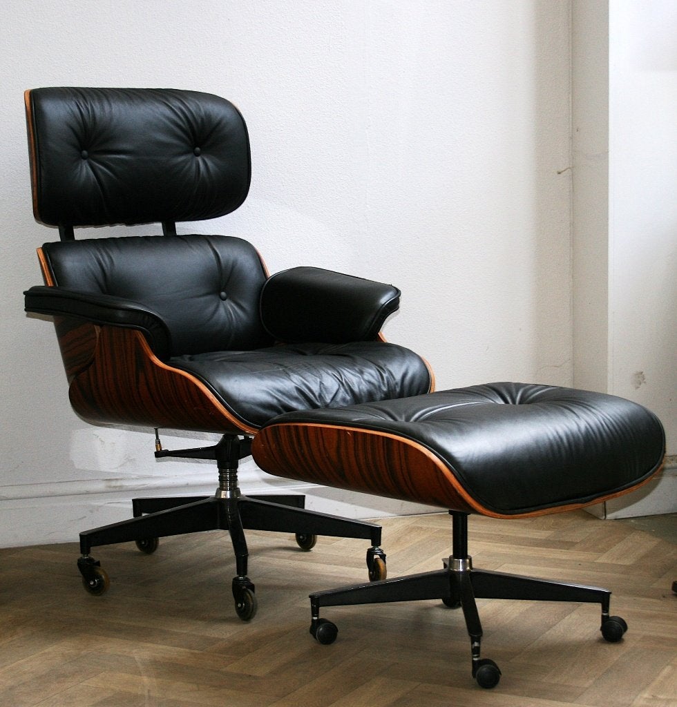 Replica Eames Lounge Chair & Ottoman on wheels, bieden 420€, Ophalen, Gebruikt, Hout, Zwart