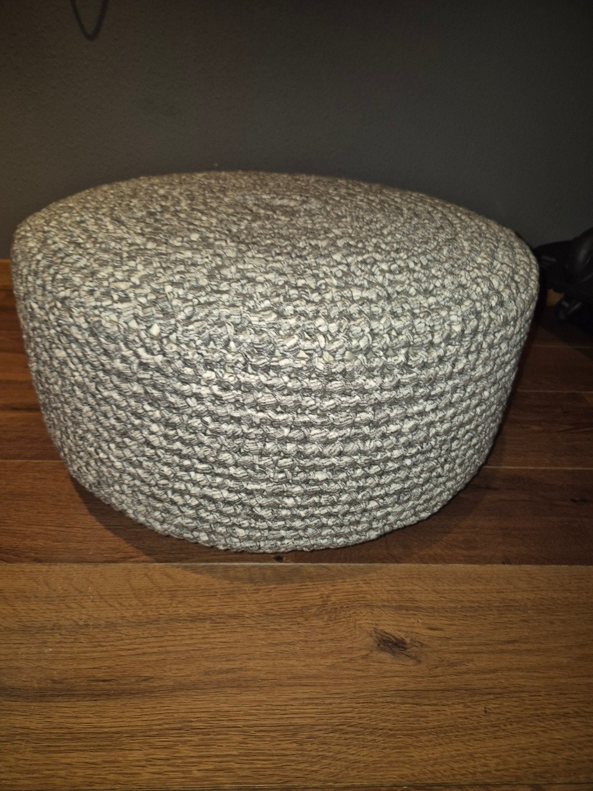Grijze poef met wieltjes - Zo goed als nieuw, Huis en Inrichting, Ophalen, Zo goed als nieuw, Stof, 50 tot 75 cm