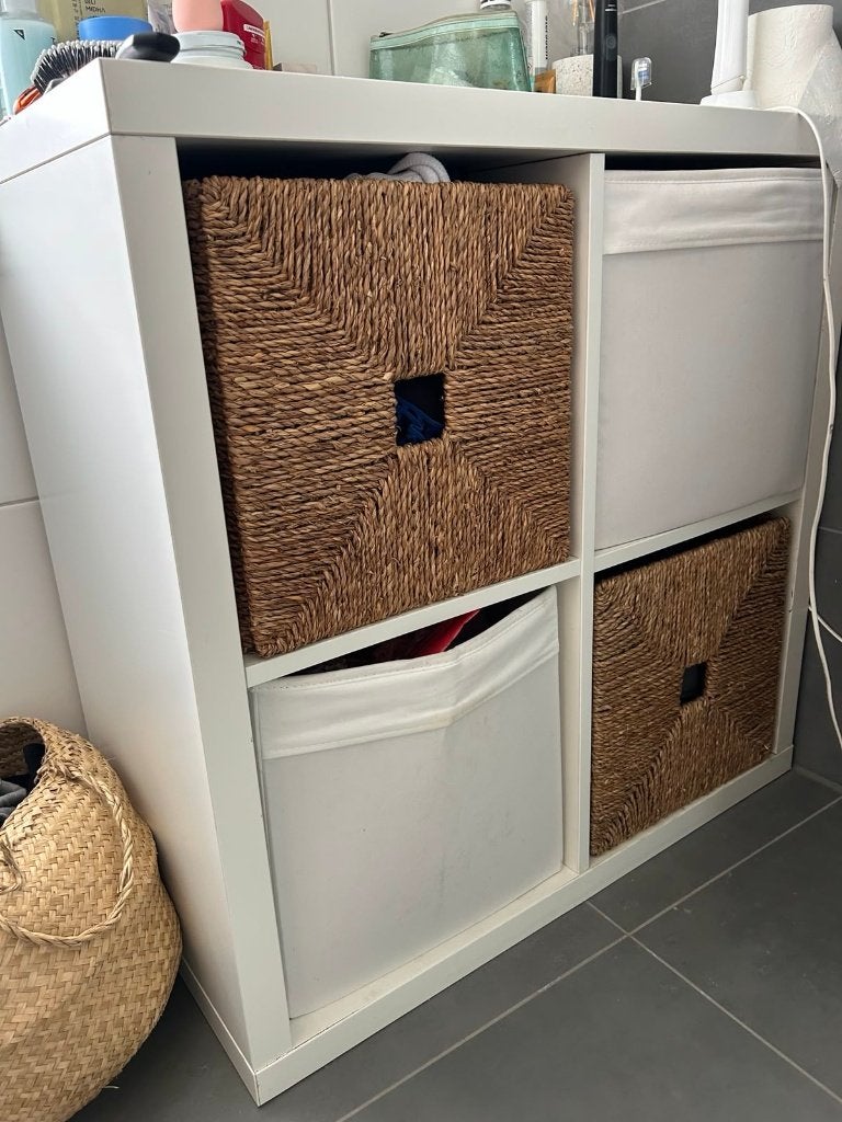 Witte Ikea Kallax 2x2 met 4 opbergboxen, Ophalen, Zo goed als nieuw, 25 tot 50 cm, Minder dan 100 cm