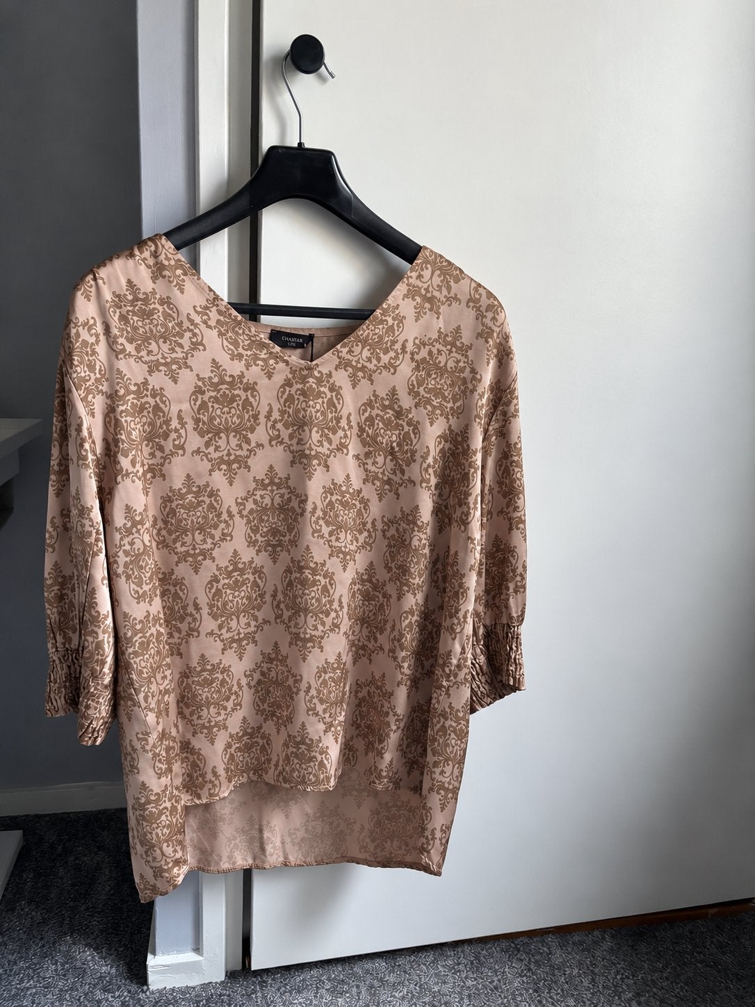 Chastar Blouse met Barokprint - Nieuw met kaartjes, Verzenden, Beige, Maat 42/44 (L), Nieuw