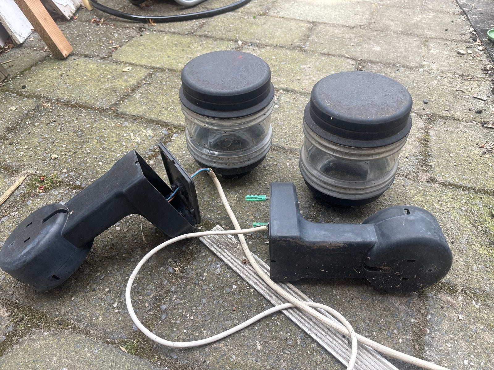 Twee buitenlampen - Wandlampen voor buiten, Ophalen, Kunststof, Gebruikt, Minder dan 50 watt
