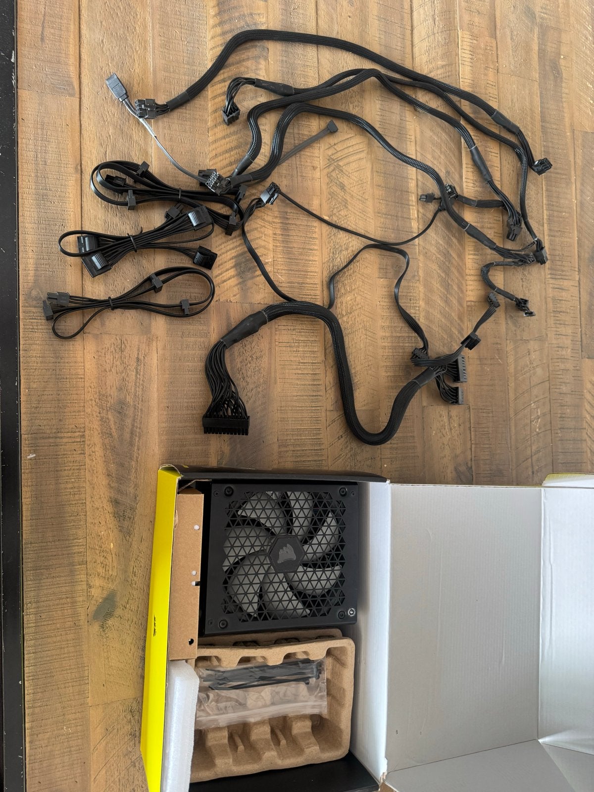 Corsair RM750x PSU 80 Plus Gold - High Performance ATX, Computers en Software, Overige Computers en Software, Zo goed als nieuw