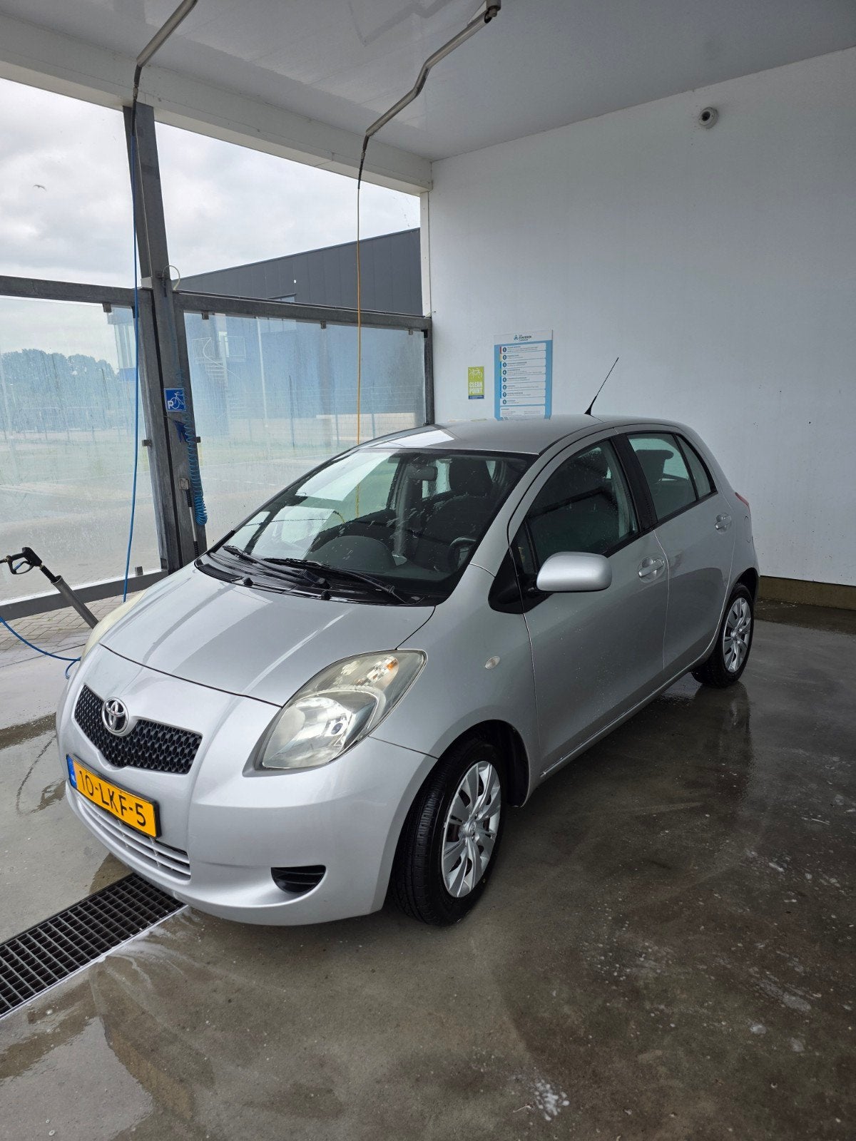 Toyota Yaris 1.3 16V Vvt-i 5DR 2006 Grijs, Voorwielaandrijving, 40 €/maand, 4 cilinders, 995 kg