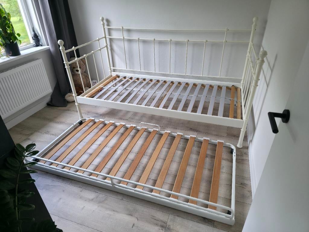 Uitschuifbaar bed met lattenbodems IKEA, Huis en Inrichting, Slaapkamer | Bedden, Gebruikt, Tweepersoons, 90 cm, 200 cm, Metaal