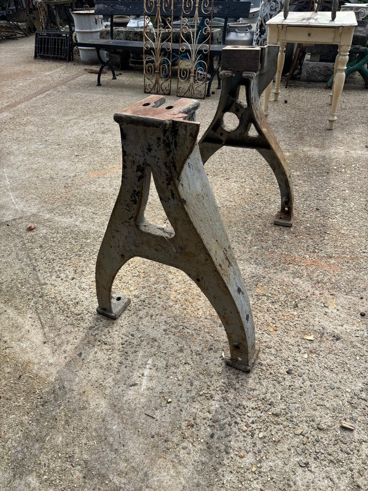 Set van 2 gietijzeren tafelpoten, industrieel design, Ophalen