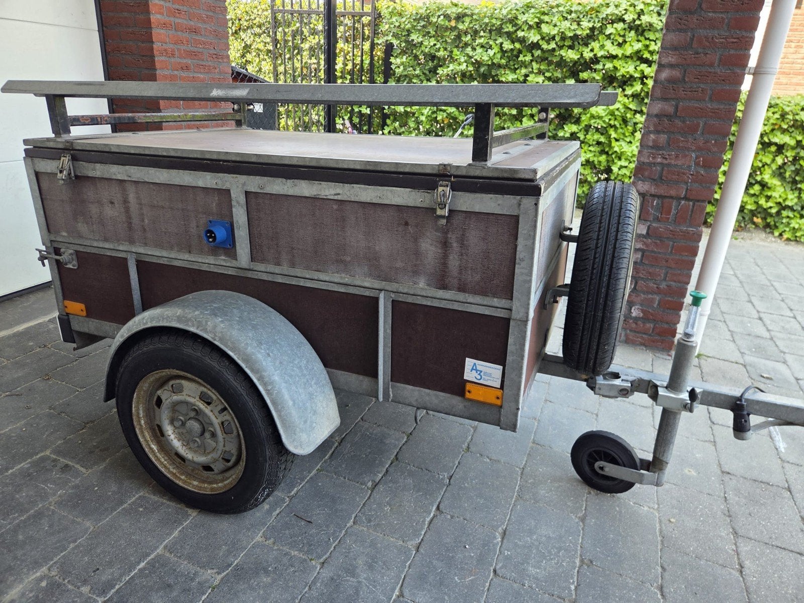 Degelijke bagagewagen / aanhanger met deksel en imperiaal, Ophalen, Gebruikt