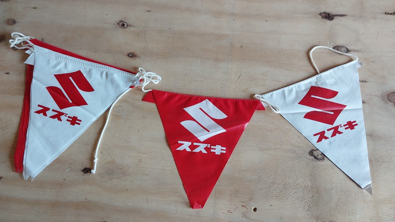Vintage Suzuki dealer vlaggetjes wimpel, Ophalen, Gebruikt, Gebruiksvoorwerp