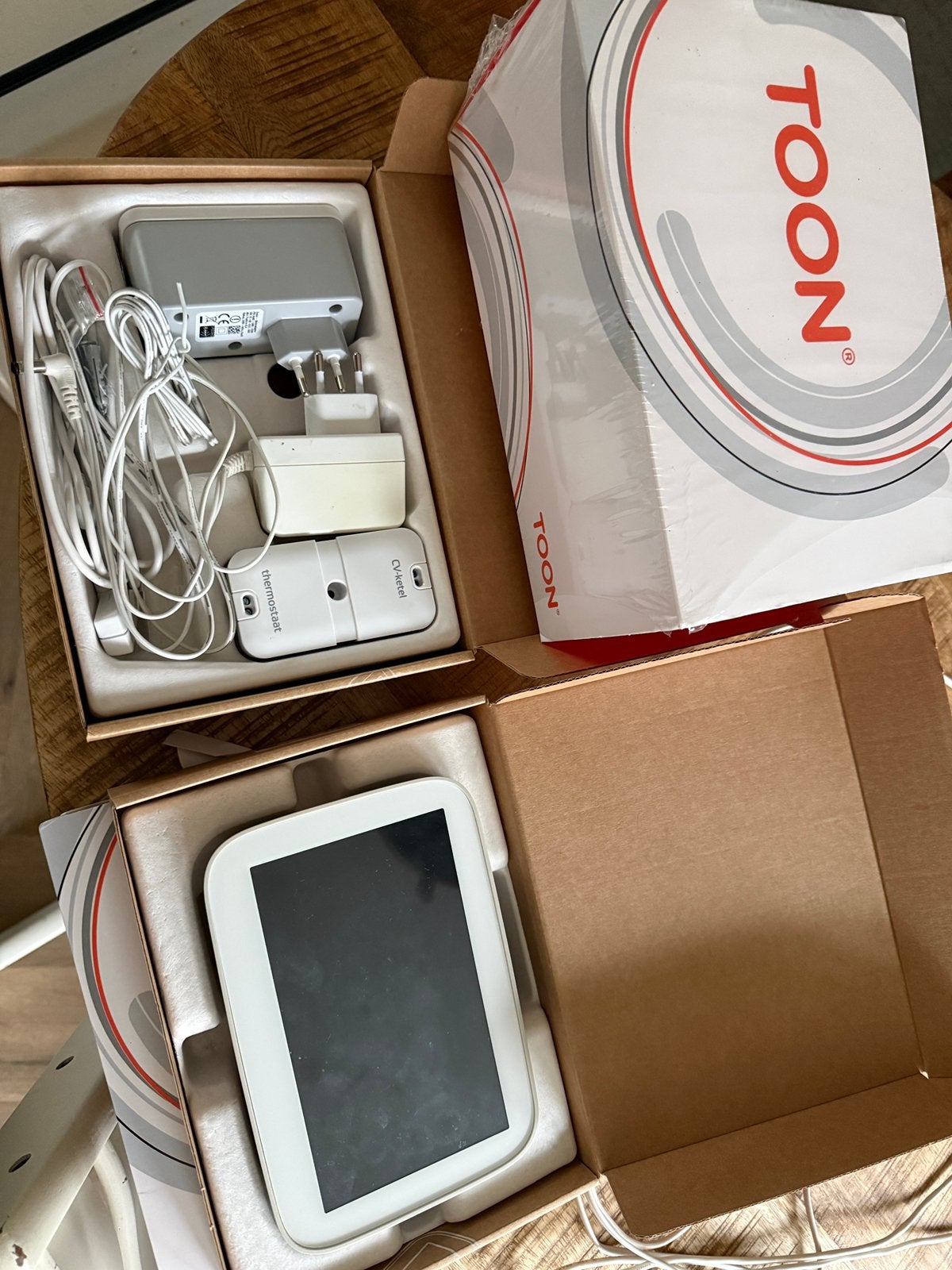 TOON 2 Rooted incl accessoires + zonnepaneel sensor, Doe-het-zelf en Verbouw, Ophalen of Verzenden, Zo goed als nieuw