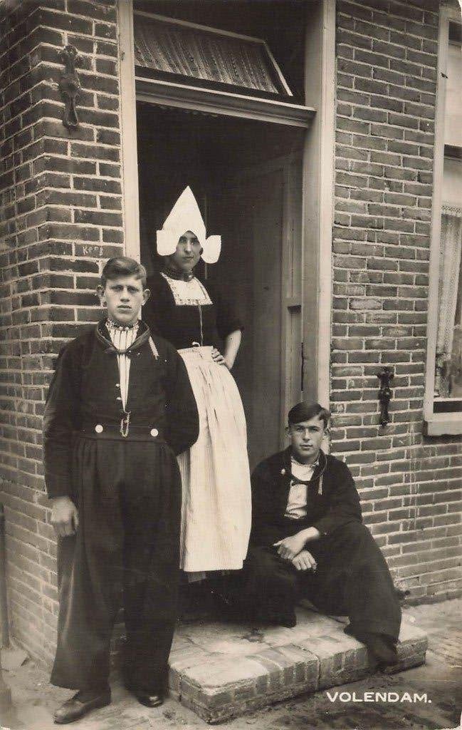Volendam, Klederdracht, Ophalen of Verzenden, 1940 tot 1960, Gelopen, Noord-Holland