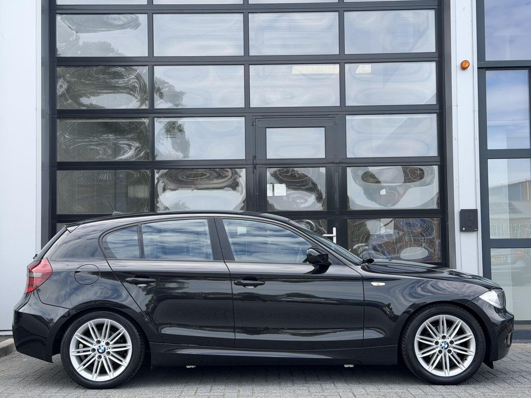 BMW 1-serie 116i High Executive / M-Sport / Navi / Cruise, 1-Serie, Euro 5, Achterwielaandrijving, 4 cilinders