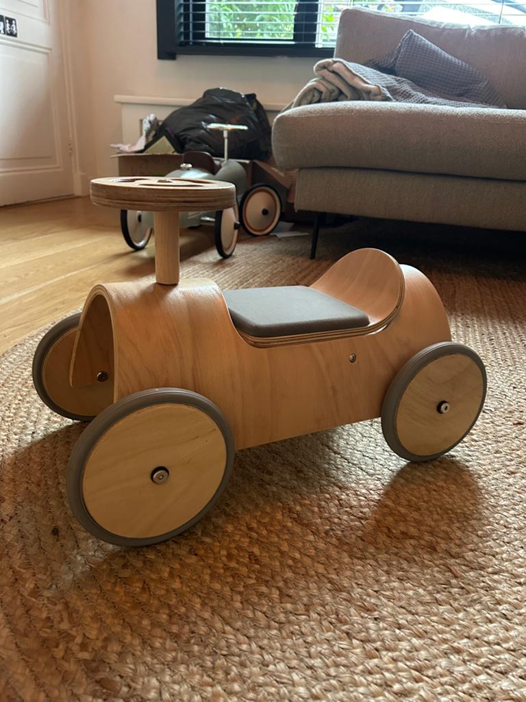 WORDT OPGEHAALD Houten loopauto Petit Amélie met grijs zitje, Ophalen, Zo goed als nieuw