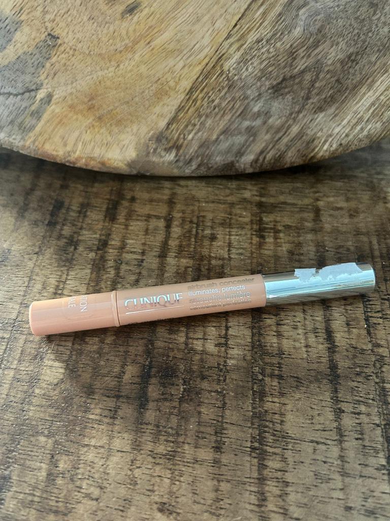 Clinique Airbrush Concealer 02 Medium, Ogen, Beige, Ophalen of Verzenden, Zo goed als nieuw