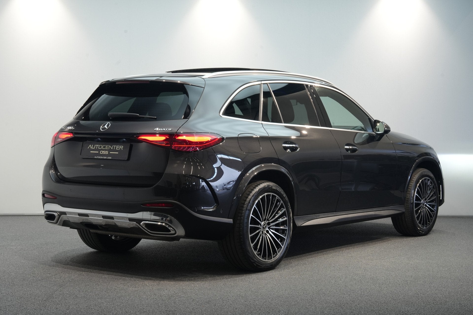 Mercedes-Benz GLC 400e 4MATIC AMG Premium+  TREKHAAK, Auto's, Automaat, Gebruikt, Zwart, Vierwielaandrijving