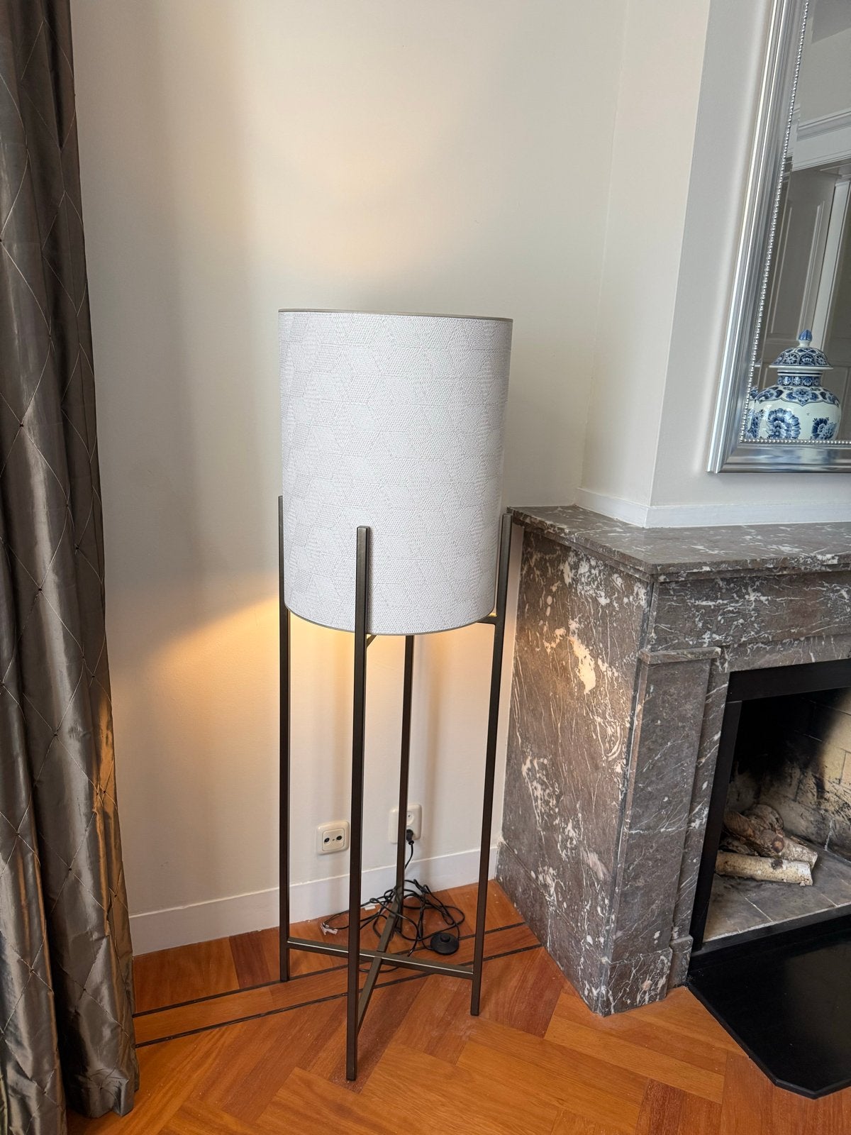 Duran Interiors Staande Lamp met Bronzen Onderstel, Huis en Inrichting, Zo goed als nieuw, Metaal, 150 tot 200 cm, E27 (groot)