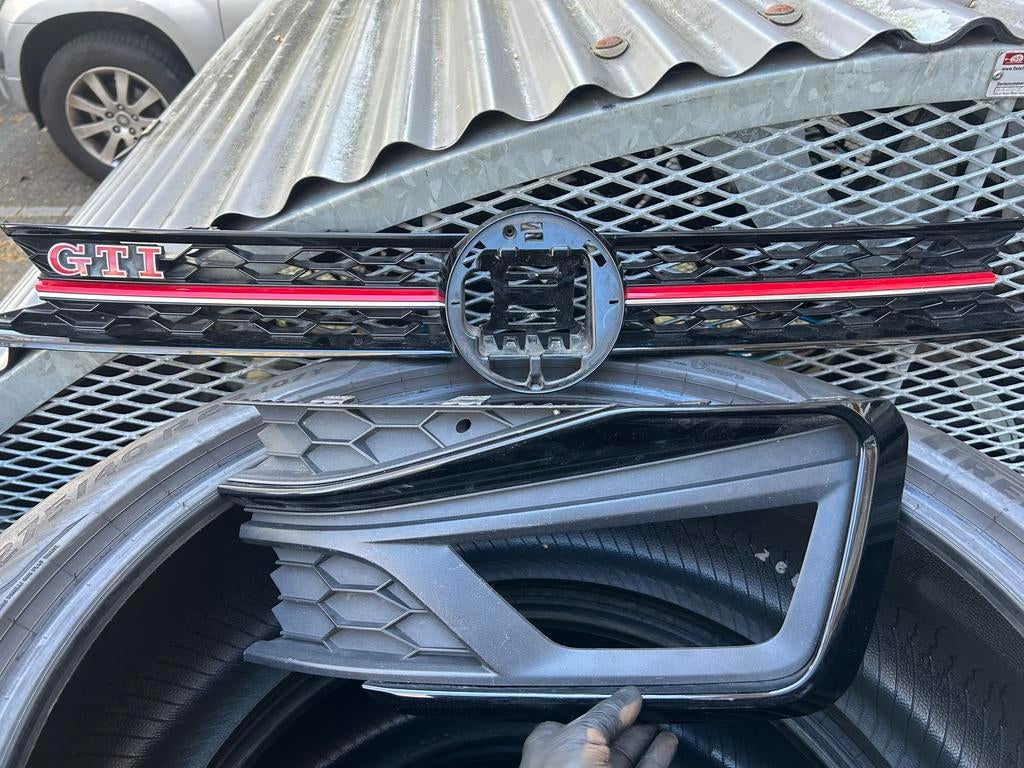 Mercedes-Benz C63 koplampen & Polo GTI plastic onderdelen, Ophalen, Gebruikt, Mercedes-Benz