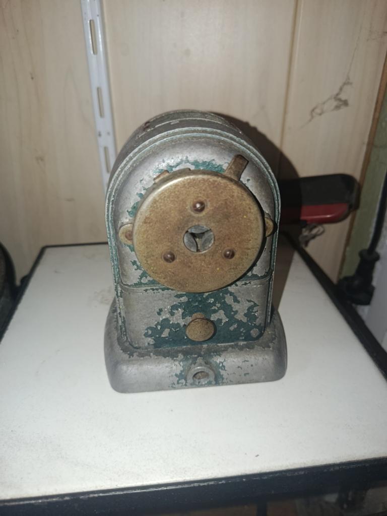 Vintage Aluminium Puntenslijper met Zwengel - Schoolmodel, Ophalen of Verzenden