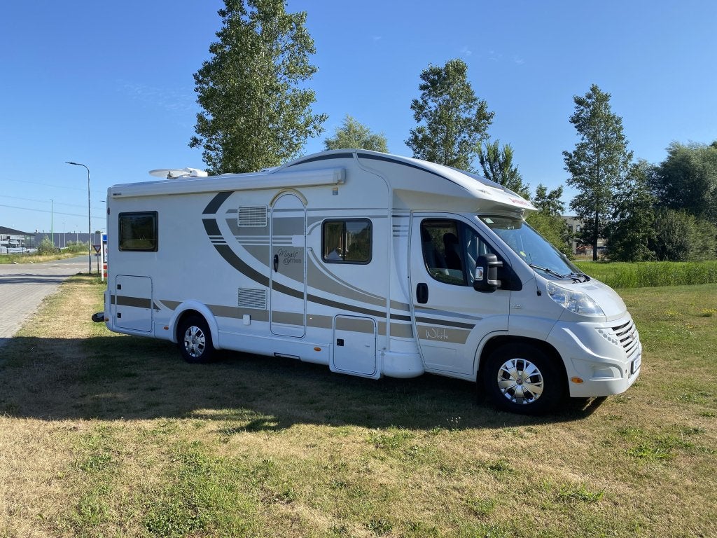 Dethleffs Magic Edition lengtebedden + hef bed, Caravans en Kamperen, Campers, Standaard zit, Kluisje, Fiat, Bedrijf