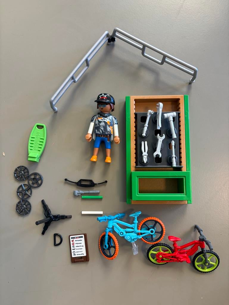 Playmobil fietsenmaker met 2 fietsen en accessoires, Ophalen of Verzenden, Gebruikt, Complete set
