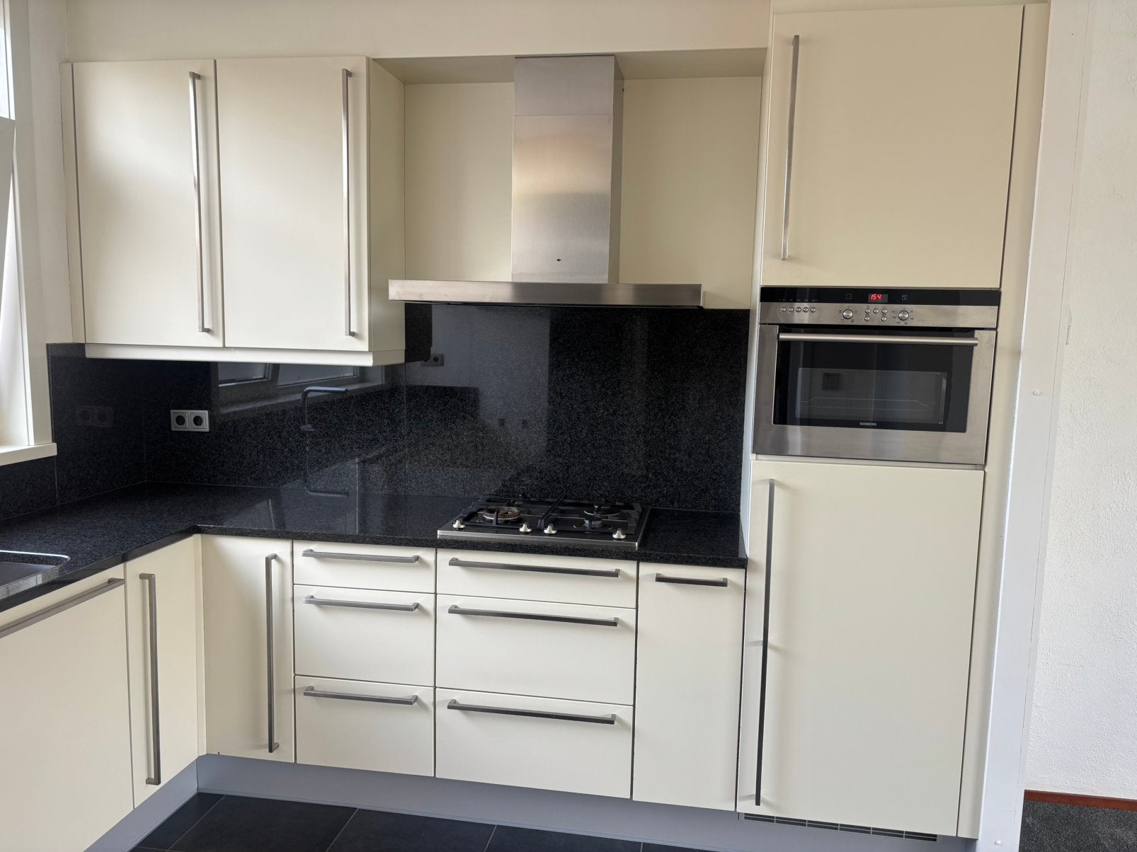 Keuken compleet te koop, Huis en Inrichting, Keuken | Complete keukens, Gebruikt, Overige kleuren, Hoekkeuken, Graniet of Steen