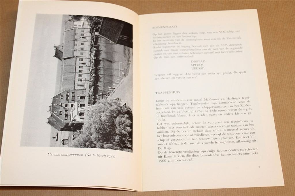 Zuiderzeemuseum Enkhuizen — Vintage Museumgids 1963, Ophalen of Verzenden, Gelezen