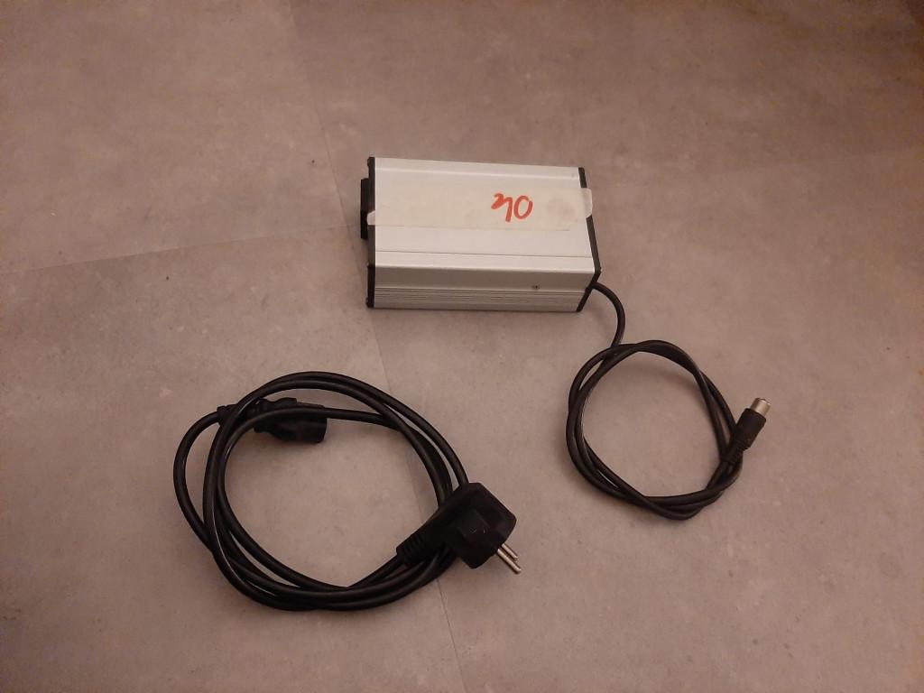 E-bike oplader 24V (29,4V 3A) – RCA - getest 100% OK, Ophalen of Verzenden, Gebruikt
