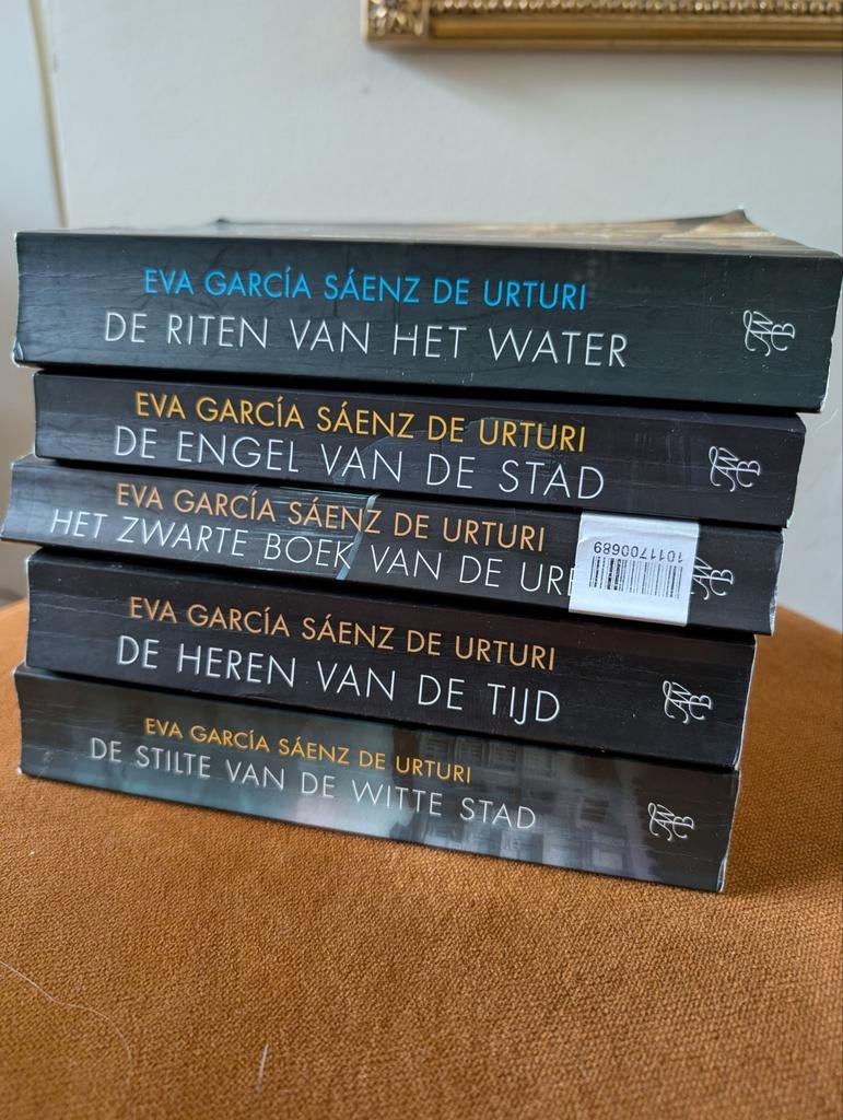 Eva García Sáenz de Urturi complete set De Witte Stad, Boeken, Ophalen of Verzenden, Gelezen, Eva García Sáenz de Urturi, Europa overig