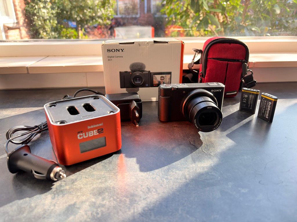 Sony ZV-1 met 3 accus, tas en Hahnel ProCube2!, Audio, Tv en Foto, Fotocamera's Digitaal, Compact, Zo goed als nieuw, 4 t/m 7 keer