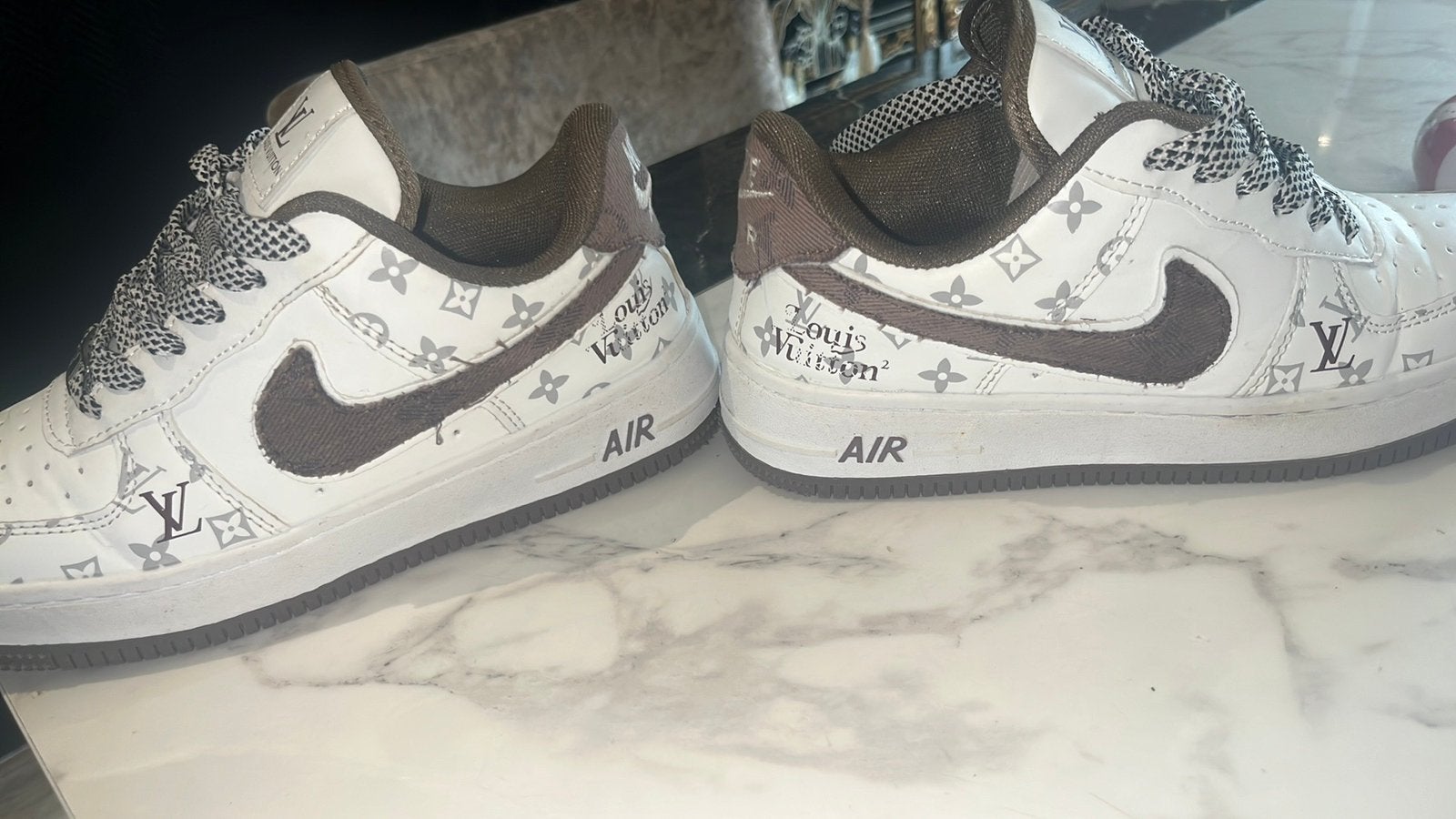 Louis vuttion air force 1, Ophalen of Verzenden, Zo goed als nieuw, Wit, Sneakers of Gympen