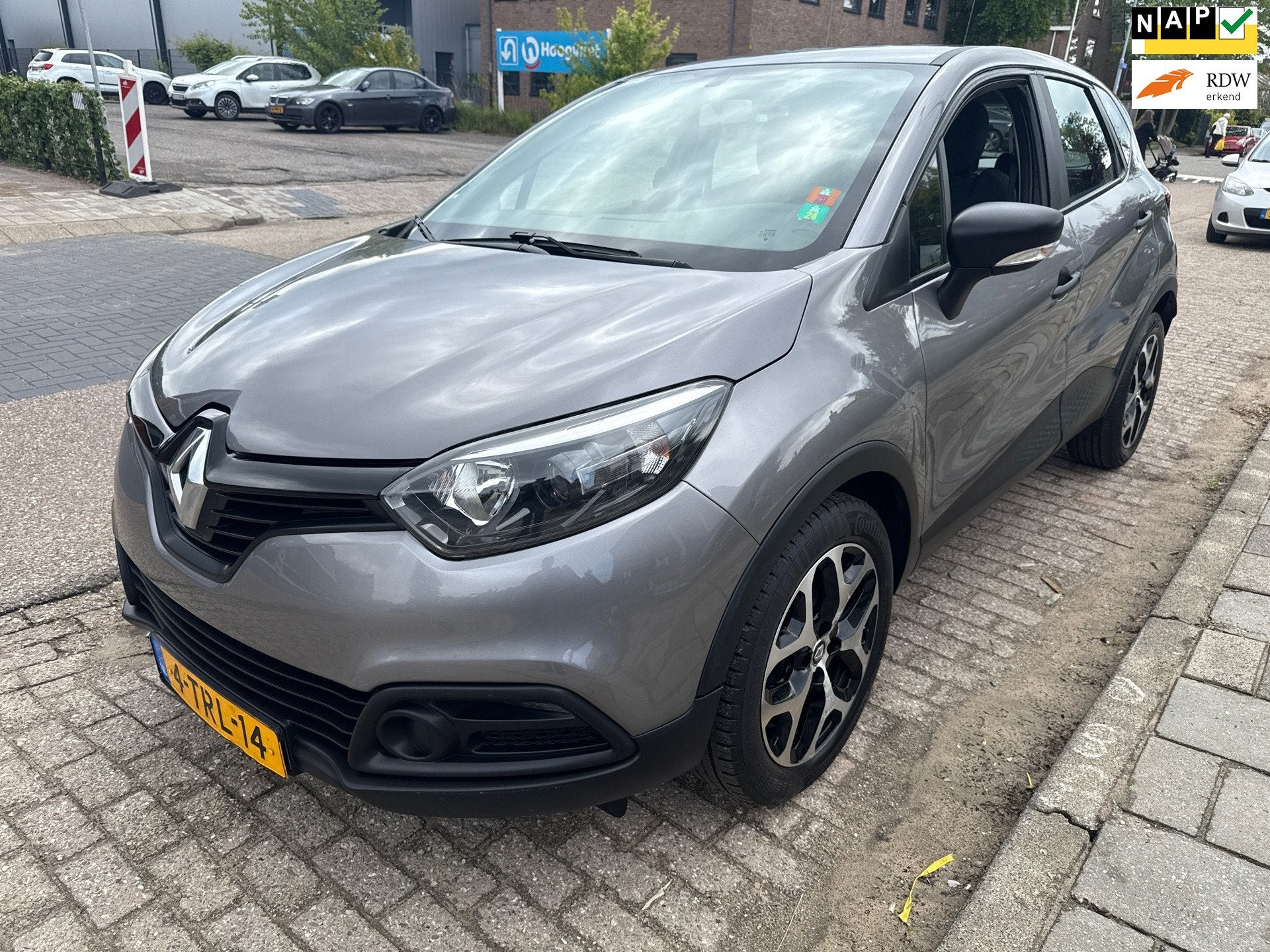 Renault Captur 0.9 TCe Authentique, Voorwielaandrijving, Gebruikt, Origineel Nederlands, Handgeschakeld